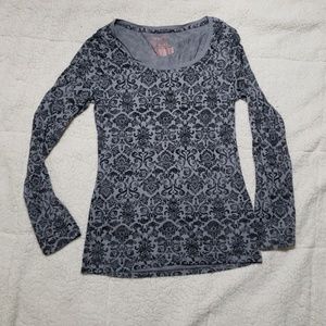 Patterned long sleeve